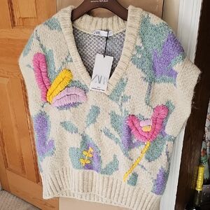 Zara Women's V-Neck Sweater in Cream with Purple and Pink Details NWT